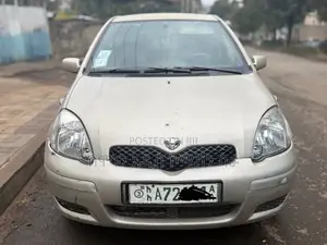 Toyota Vitz 1.0 FWD 5dr 2004 Yellow