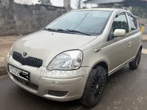 Toyota Vitz 1.0 FWD 5dr 2004 Yellow