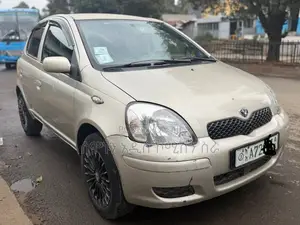 Toyota Vitz 1.0 FWD 5dr 2004 Yellow