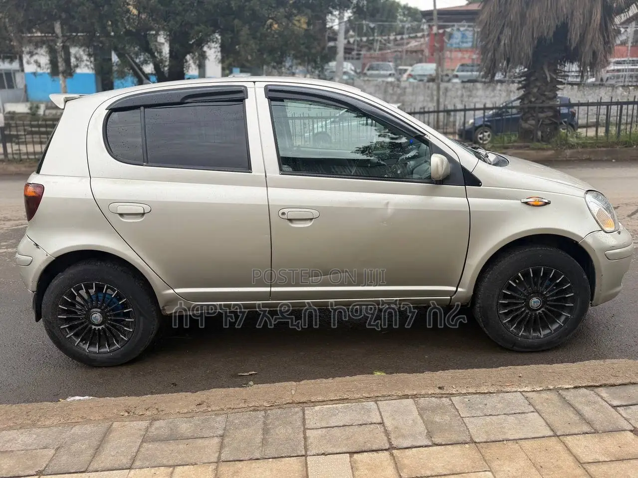 Toyota Vitz 1.0 FWD 5dr 2004 Yellow