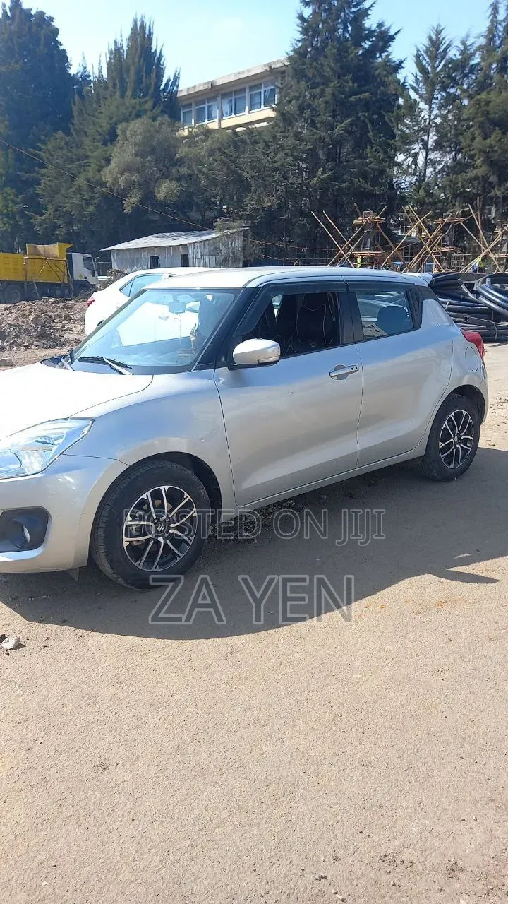 New Suzuki Swift 2023 Silver
