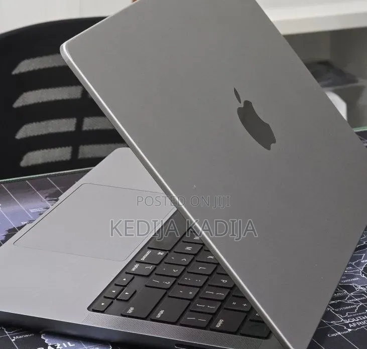 New Laptop Apple MacBook Pro 2023 M3 8GB Apple M3 Pro SSD 512GB