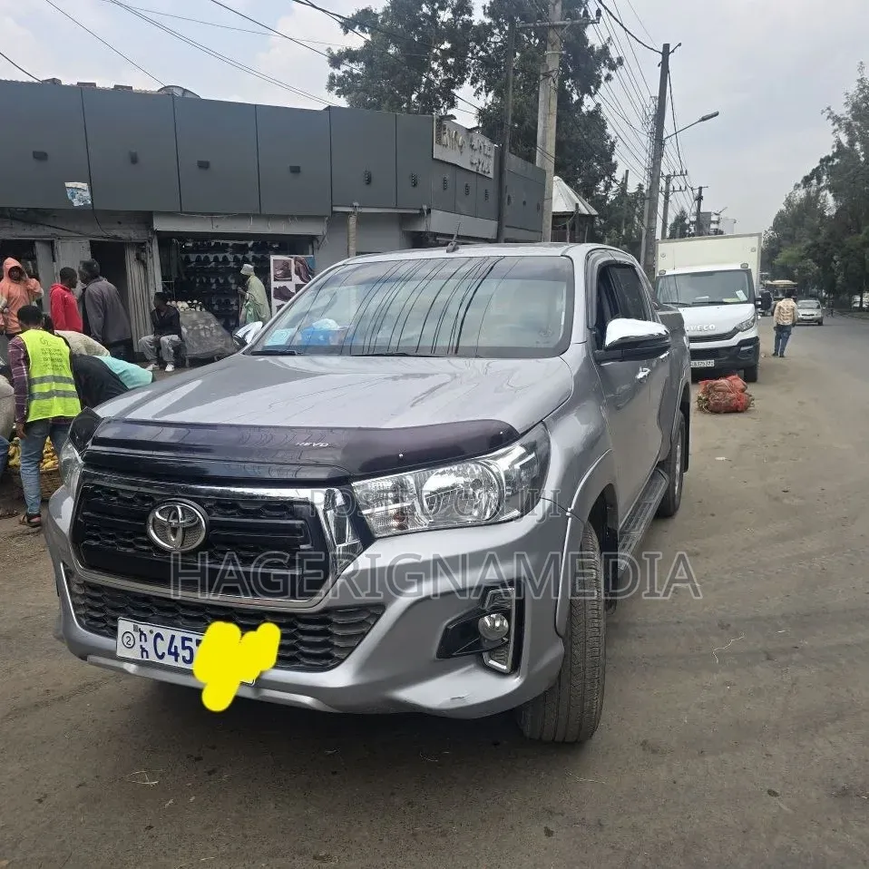 Toyota Hilux 2020 Silver