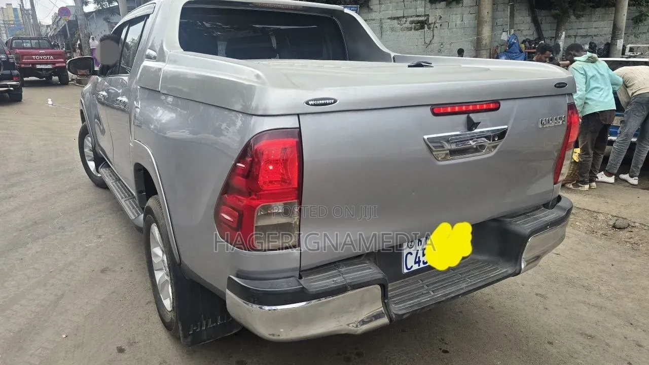 Toyota Hilux 2020 Silver
