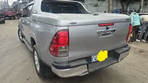 Toyota Hilux 2020 Silver
