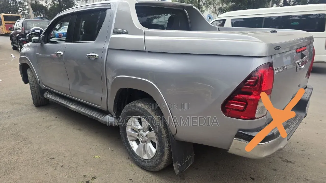Toyota Hilux 2020 Silver