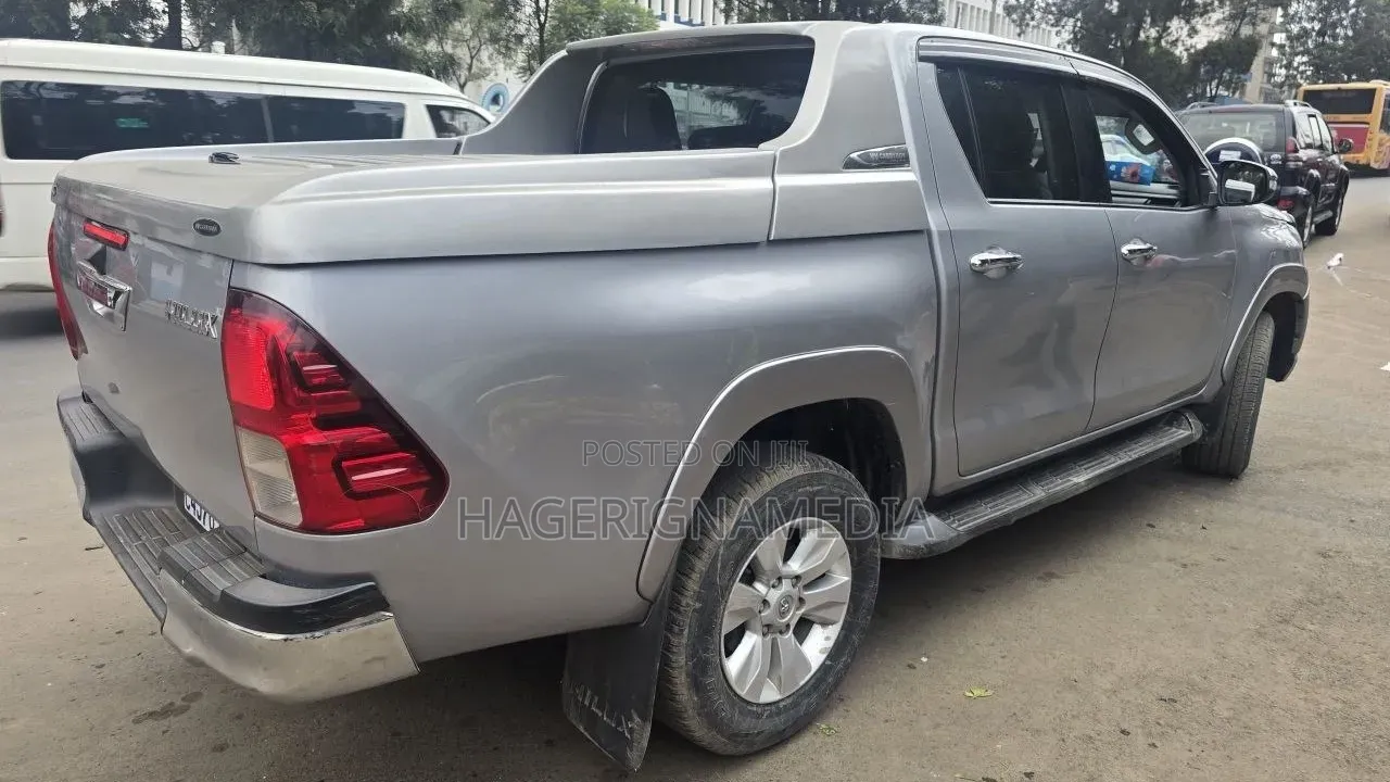 Toyota Hilux 2020 Silver