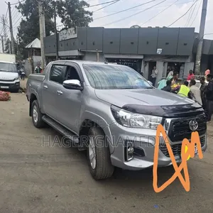 Toyota Hilux 2020 Silver