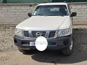 Nissan Patrol 2006 White