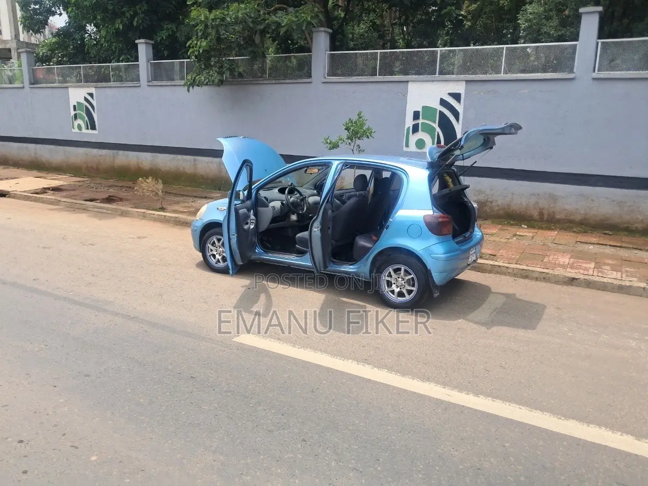 Toyota Vitz 2002 Blue