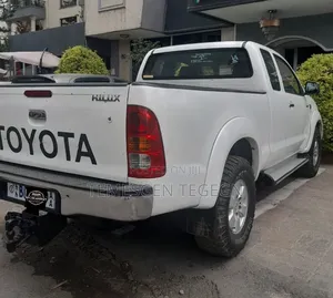 Toyota Hilux 2011 White