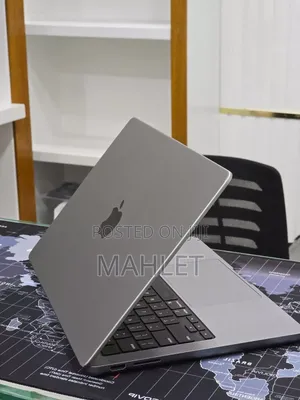 New Laptop Apple MacBook Pro 2023 M3 8GB Intel Core i7 SSD 512GB