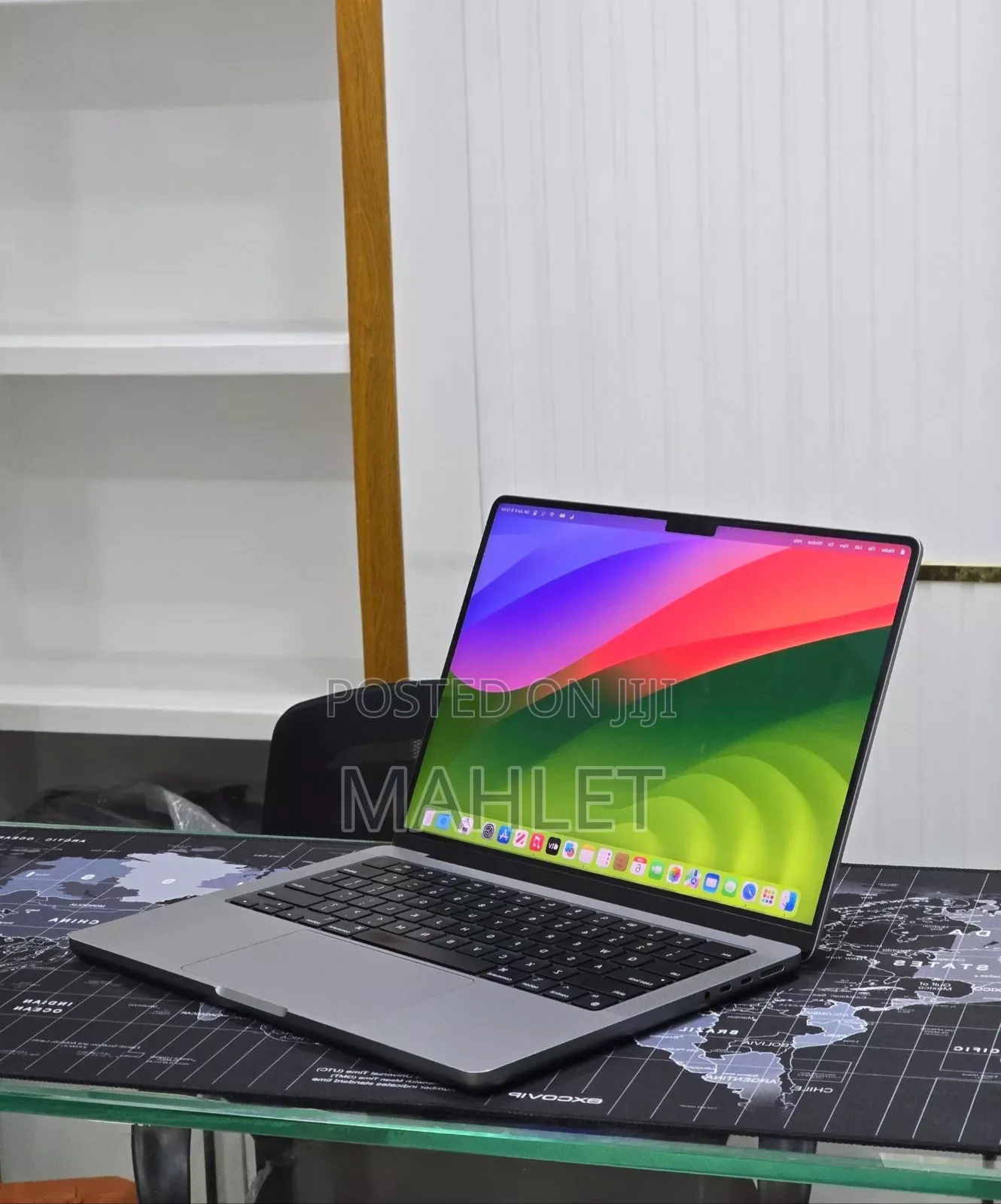 New Laptop Apple MacBook Pro 2023 M3 8GB Intel Core i7 SSD 512GB