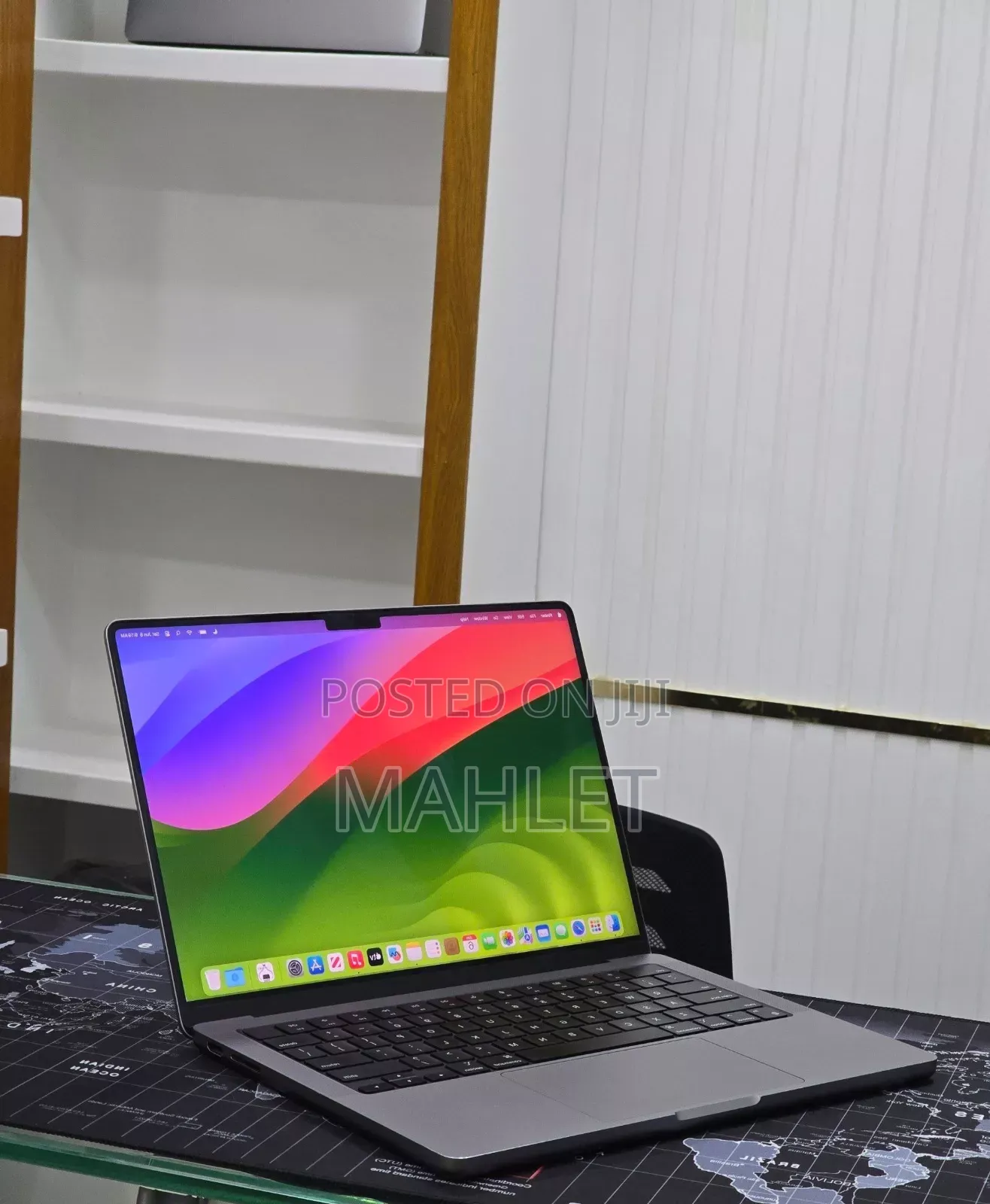 New Laptop Apple MacBook Pro 2023 M3 8GB Intel Core i7 SSD 512GB