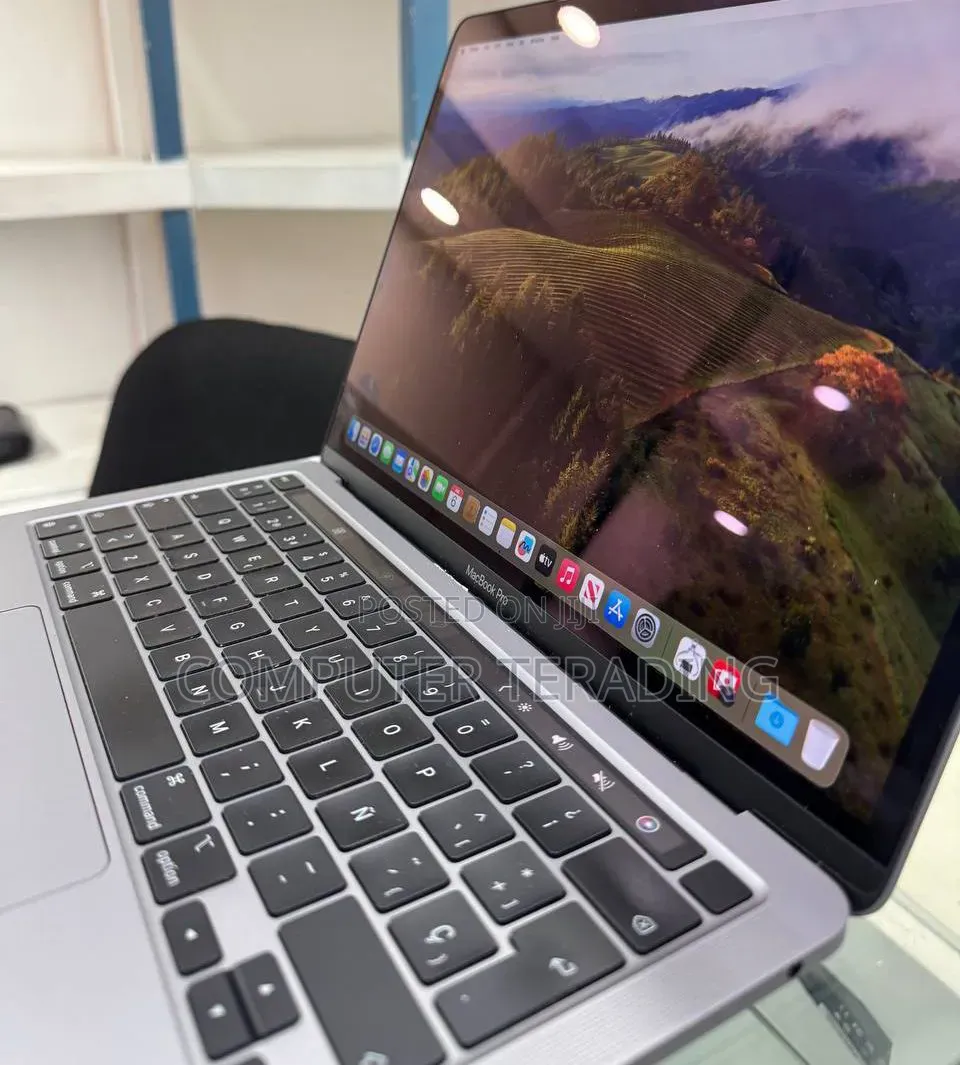 New Laptop Apple MacBook Pro 2021 M1 16GB Apple M1 Pro SSD 512GB