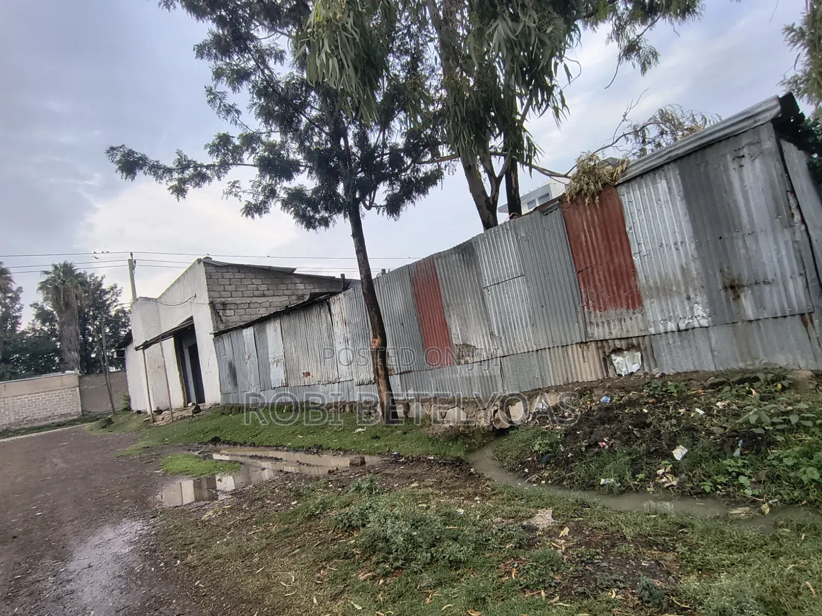 Furnished 10bdrm Block of Flats in Store And Ware House, East Shewa