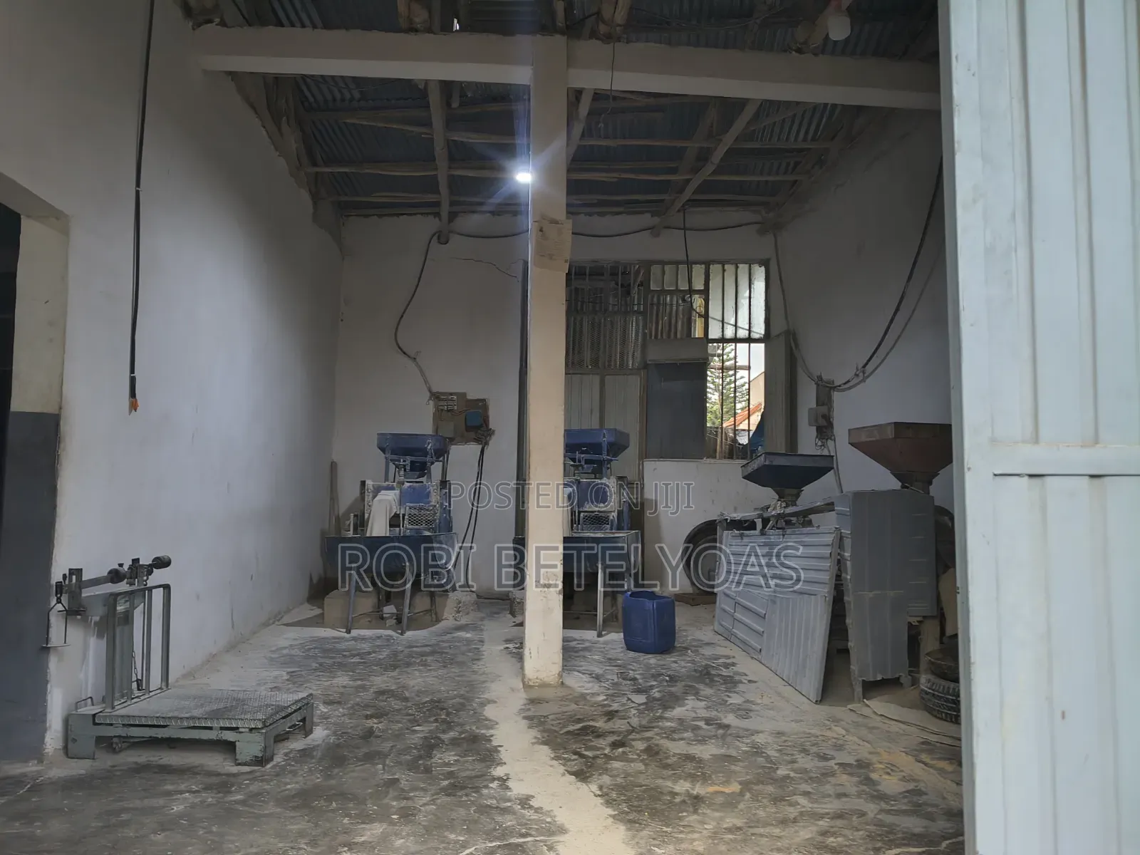 Furnished 10bdrm Block of Flats in Store And Ware House, East Shewa
