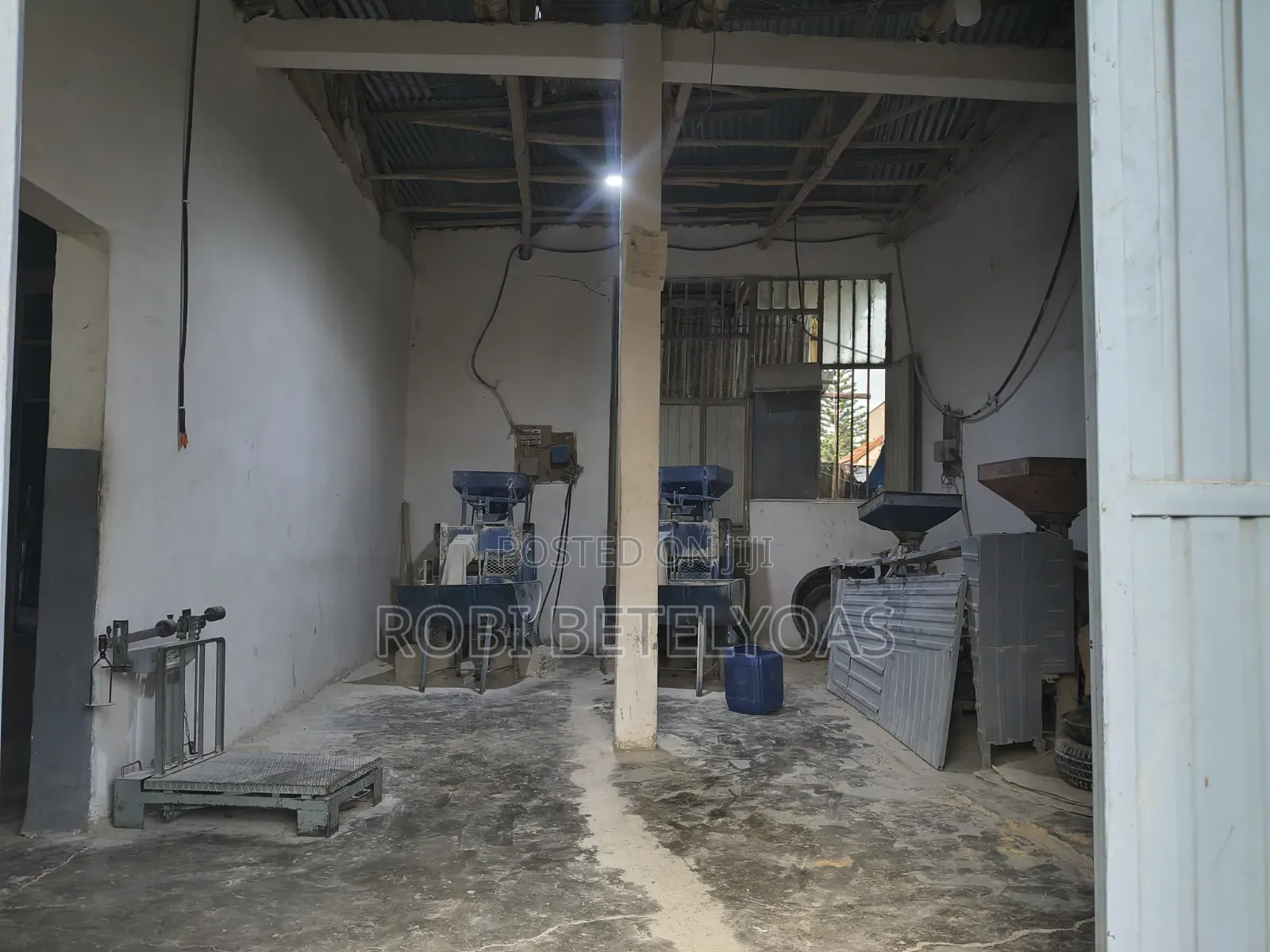 Furnished 10bdrm Block of Flats in Store And Ware House, East Shewa