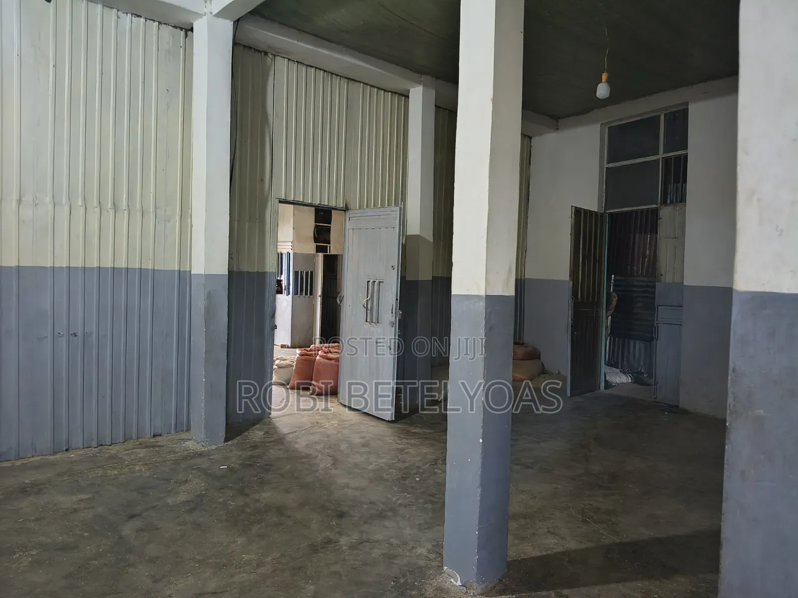 Furnished 10bdrm Block of Flats in Store And Ware House, East Shewa
