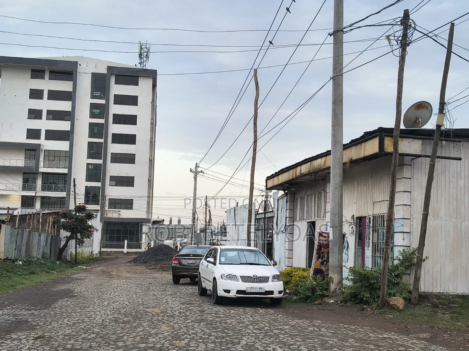 Furnished 10bdrm Block of Flats in Store And Ware House, East Shewa