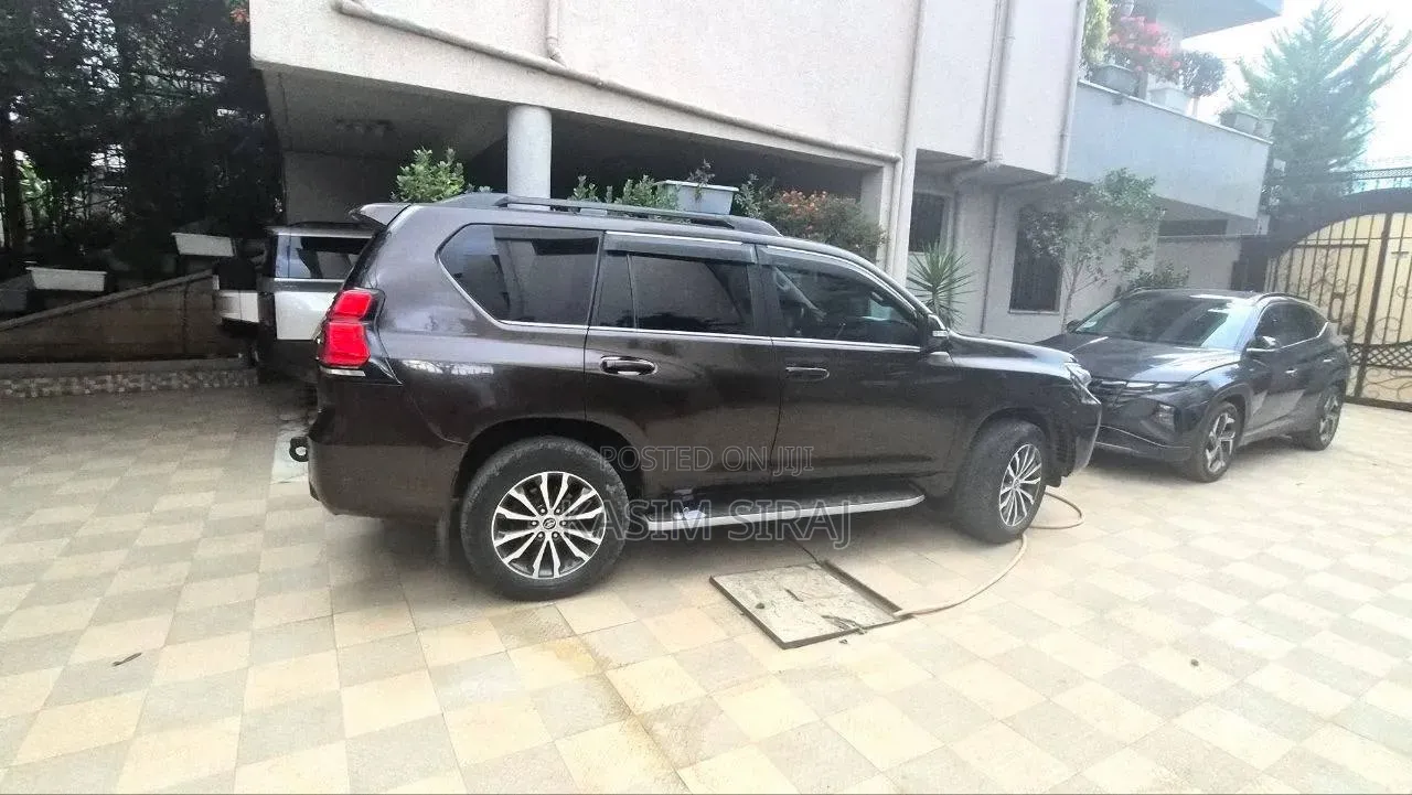 Toyota Land Cruiser Prado 2018 Gray