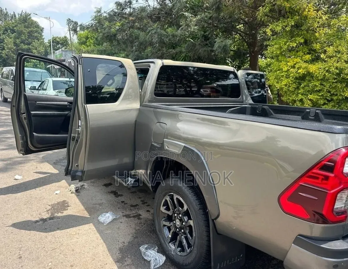 Toyota Hilux 2021 Gray