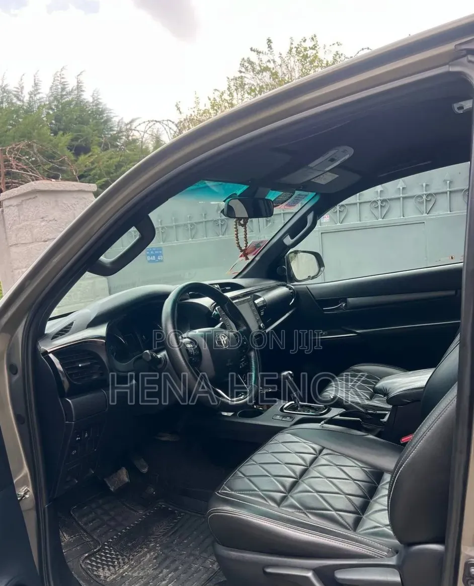 Toyota Hilux 2021 Gray