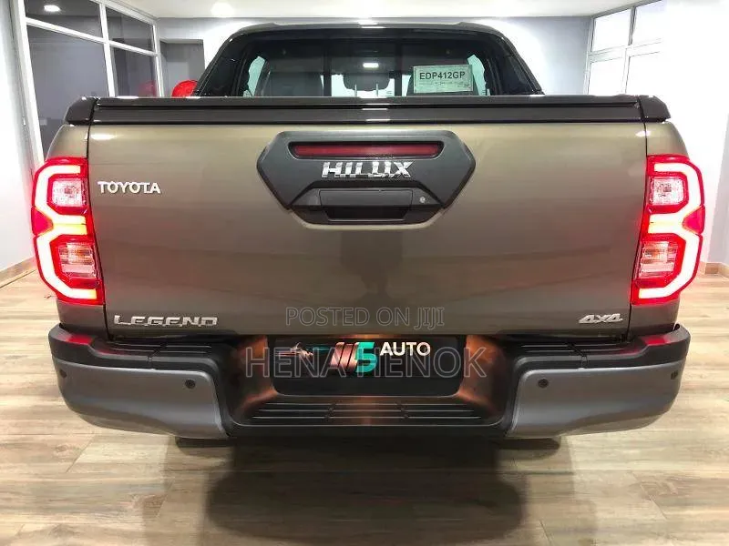 Toyota Hilux 2021 Gray