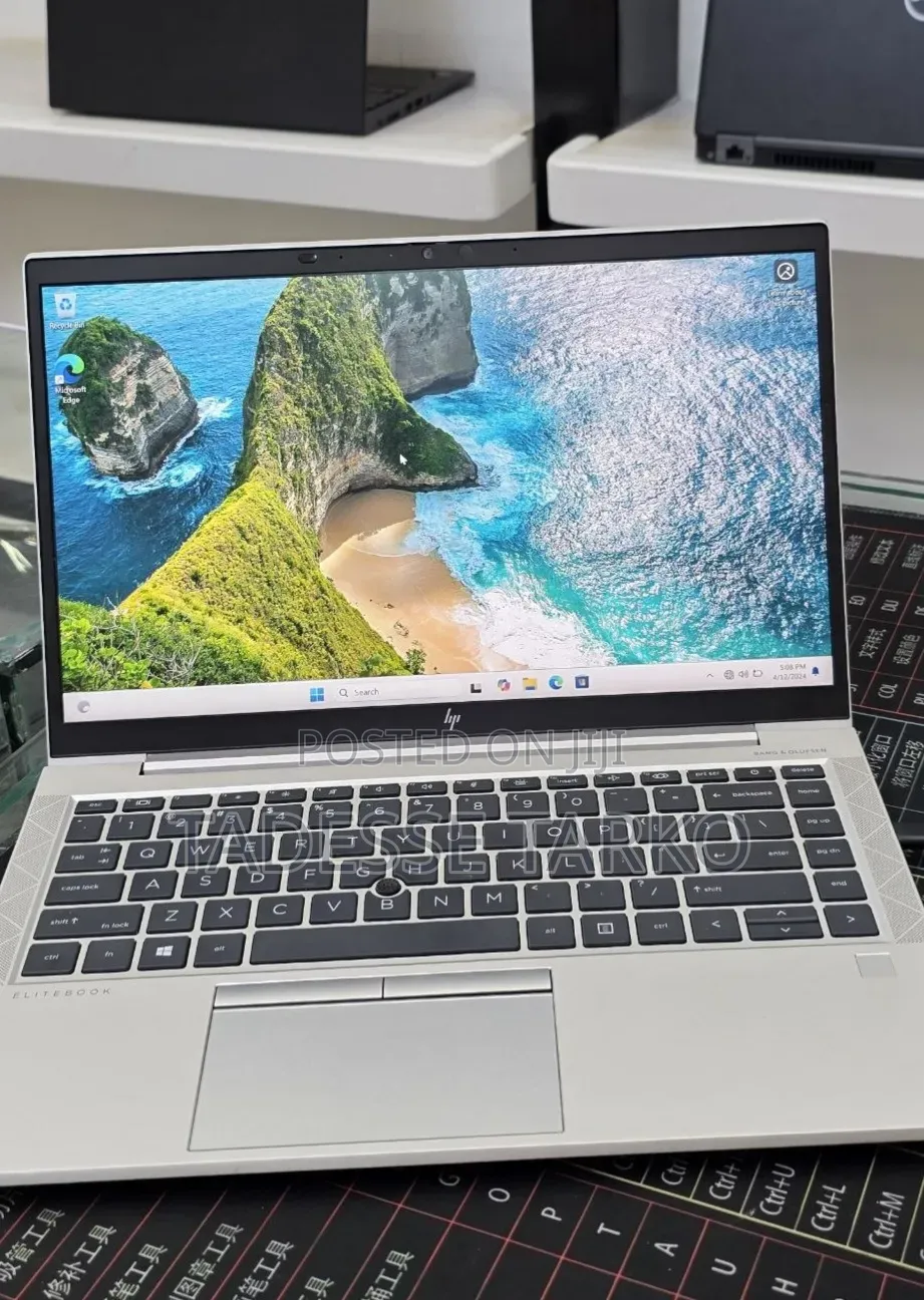New Laptop HP 16GB AMD Ryzen 5 SSD 512GB