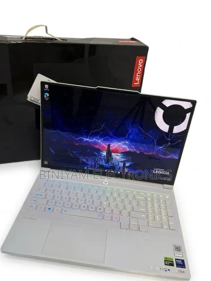 New Laptop Lenovo Legion Pro 7 32GB Intel Core Ultra 9 SSD 1T