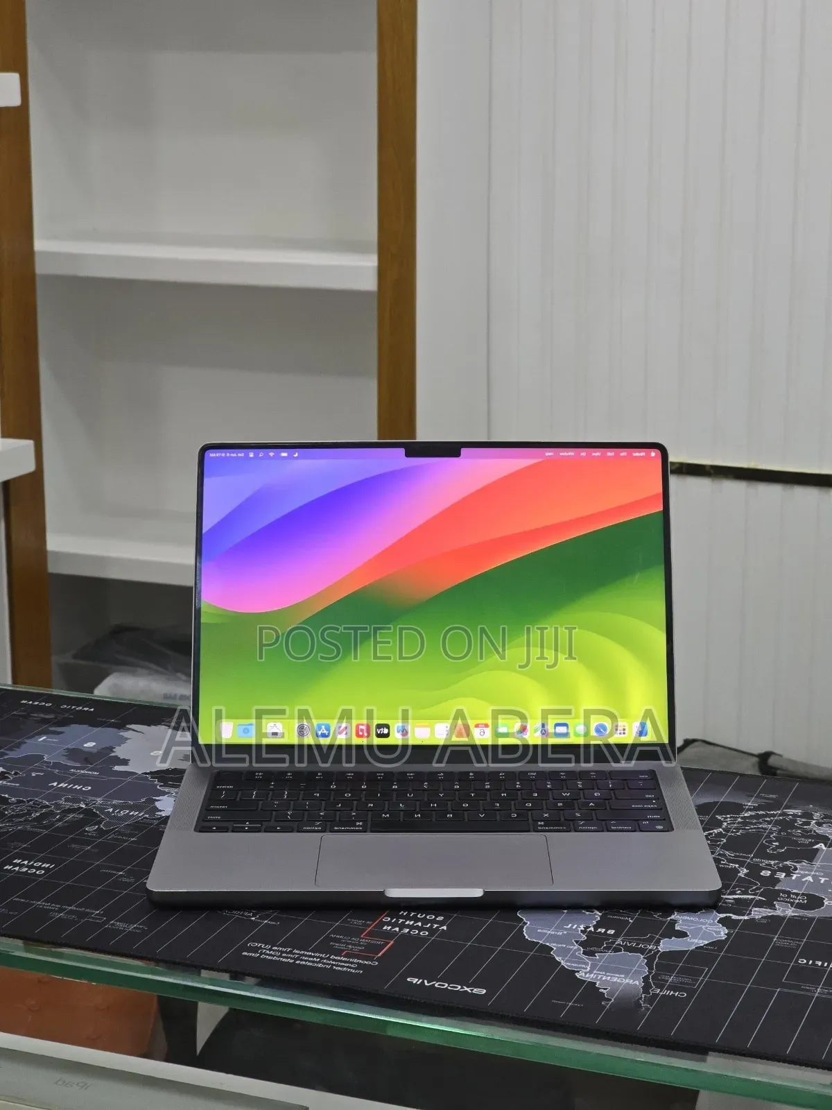 New Laptop Apple MacBook Pro 2023 M3 8GB Apple M3 Pro SSD 512GB