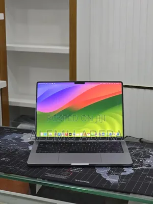 New Laptop Apple MacBook Pro 2023 M3 8GB Apple M3 Pro SSD 512GB