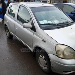 Toyota Vitz 2000