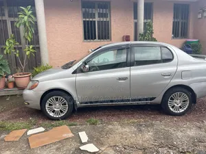 Toyota Platz 2002