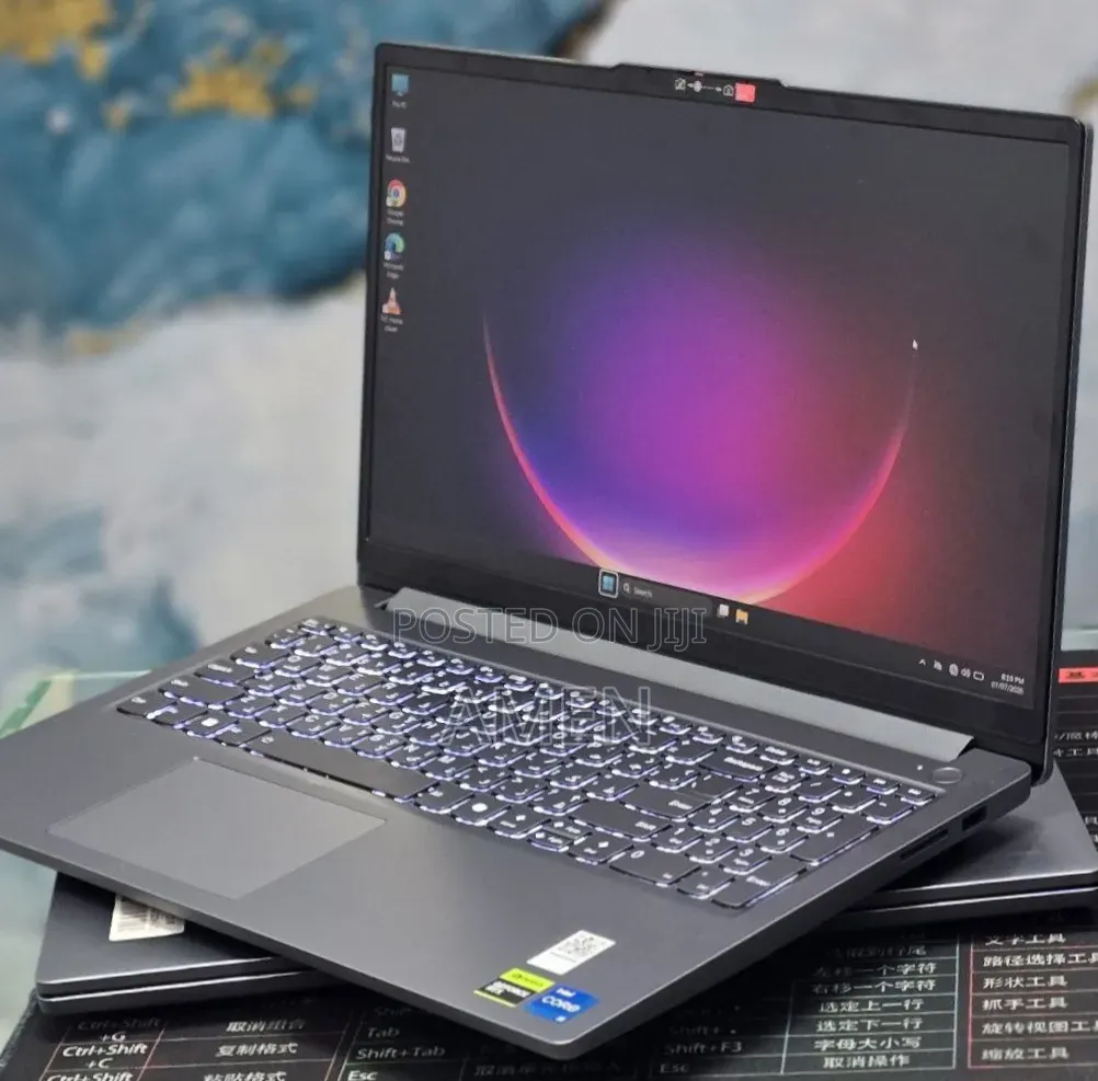 New Laptop Lenovo LOQ 15IRH8 12GB Intel Core i5 SSD 512GB