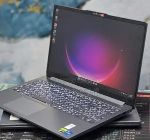 New Laptop Lenovo LOQ 15IRH8 12GB Intel Core i5 SSD 512GB