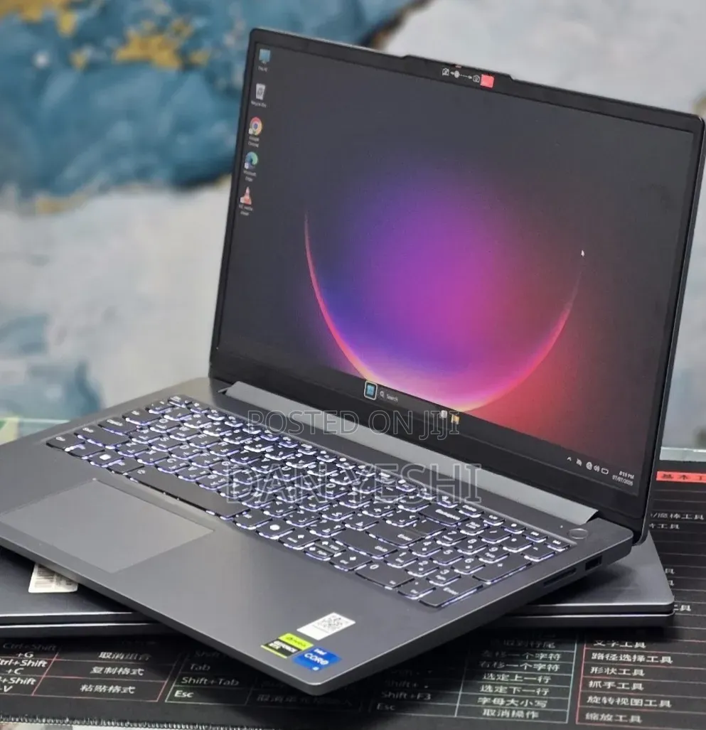New Laptop Lenovo LOQ 15IRH8 12GB Intel Core i5 SSD 512GB