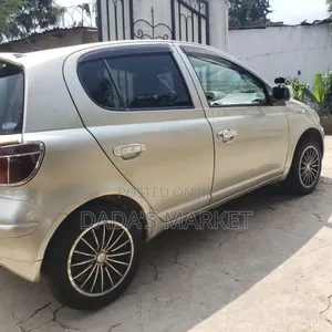 Toyota Vitz 2002 Gold