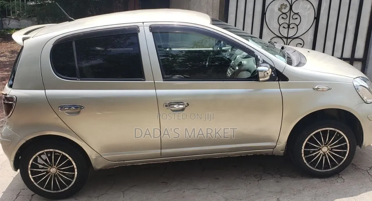 Toyota Vitz 2002 Gold