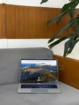 New Laptop Apple MacBook 2018 8GB Intel Core i5 SSD 128GB