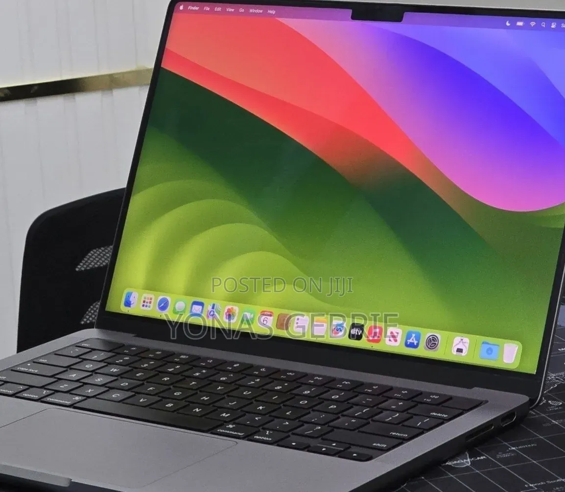 New Laptop Apple MacBook 8GB Apple M3 Pro SSD 512GB