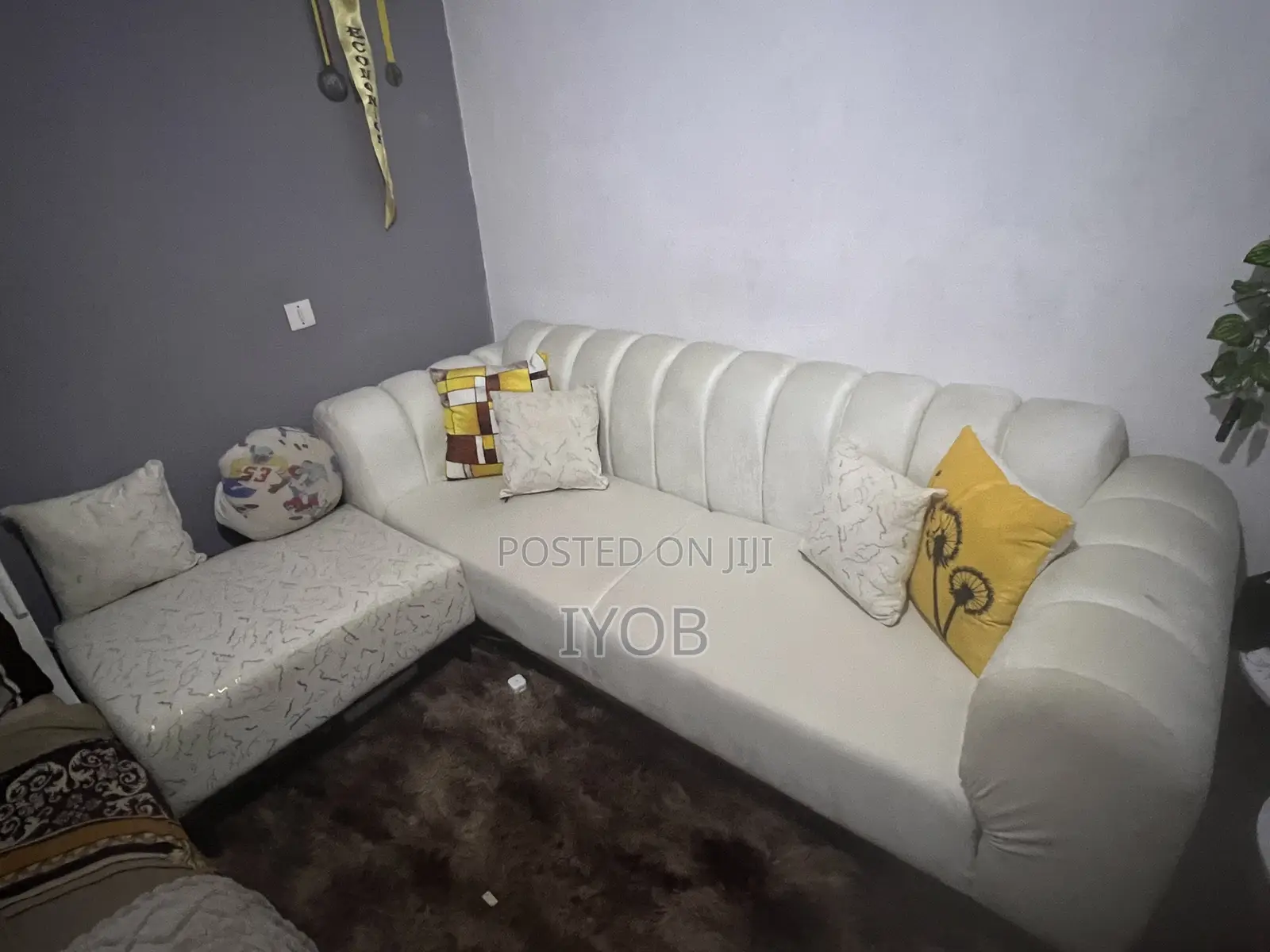 Couch (Sofa)