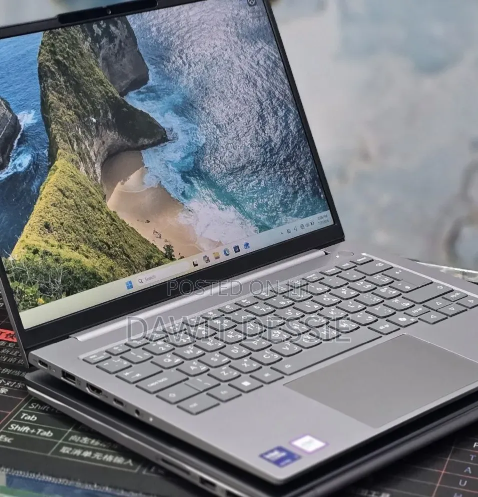 New Laptop Lenovo 16GB Intel Core Ultra 7 SSD 512GB