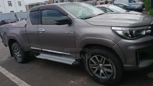 Toyota Hilux 2020 Silver