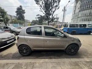 Toyota Vitz 2000 Beige