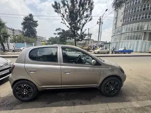 Toyota Vitz 2000 Beige