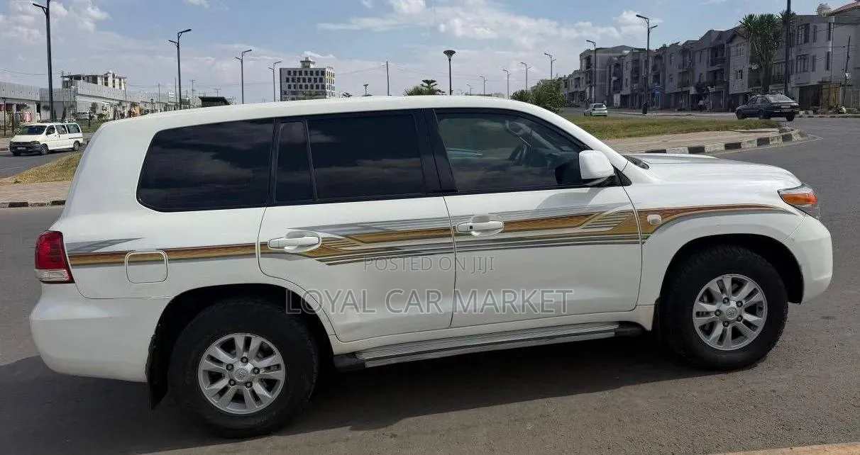 Toyota Land Cruiser 2007 White