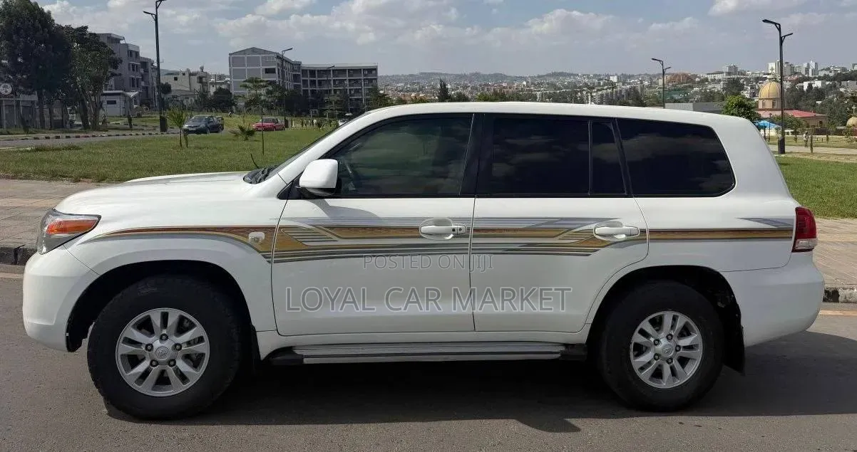 Toyota Land Cruiser 2007 White