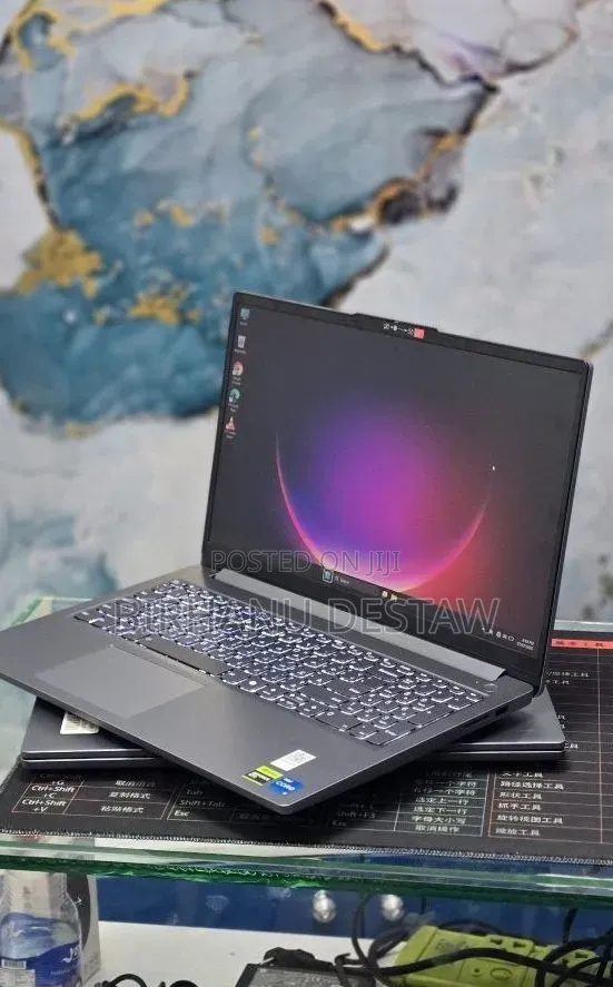 New Laptop Lenovo LOQ 15AHP10 12GB Intel Core i5 SSD 512GB