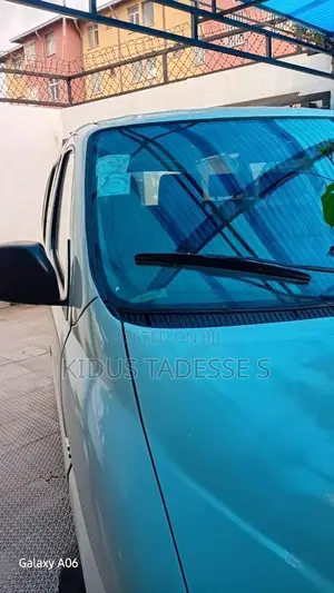 Toyota HiAce 2006 White